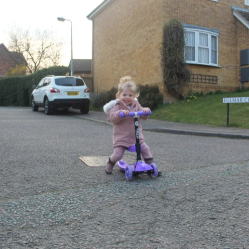 child riding a 3 wheel scooter 3Style Scooter